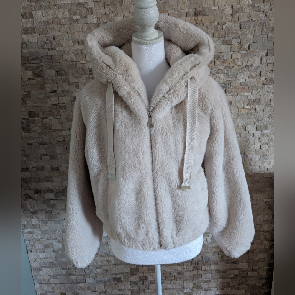 Faux Fur Hooded Cream Beige Cropped Jacket Elevated Loungewear Quiet Luxury XS